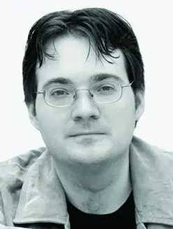 Brandon-Sanderson-author-photo-776x1024.webp