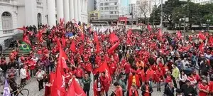 protesto-pro-dilma-curitiba_rodrigo_felix_leal_estadao_conteudo.webp